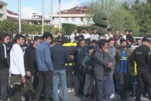Fenerbahçeli taraftarlar tesislere akın etti
