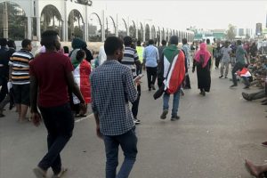 Sudan'da muhalif gruplar: 'Hak sahibine verilinceye kadar meydanlardayız'