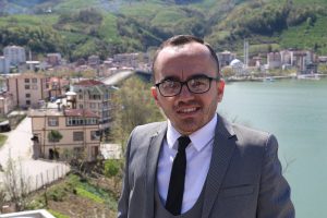7 rakibini geride bıraktı, muhtar oldu
