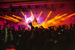 Türk rock müziğinin önde gelen sanatçıları MilyonFest Kayseri'de sahne aldı