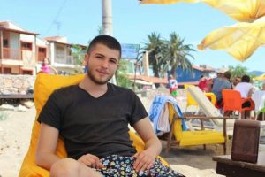 Babanın oğlu için yaptığı yürek burktu!