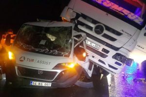 Arızalanan aracı kurtarırken canından oldu