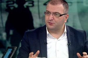 ''Sandıkla darbeyi aynı cümlede kullanmak abesle iştigaldir''