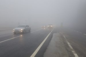 Bolu Dağı'nda sis nedeniyle göz gözü görmüyor
