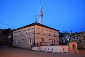 207 yıllık çivisiz cami zamana meydan okuyor