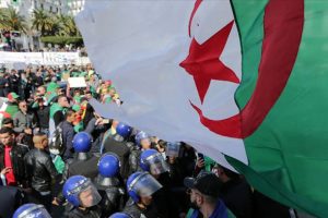 Cezayir'de Anayasa Konseyi Başkanı istifa etti