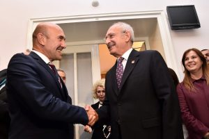 CHP lideri Kılıçdaroğlu, İzmir ve ilçe belediye başkanlarını kabul etti
