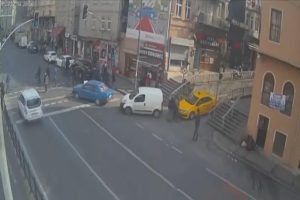 Kırmızı ışık ihlali kaza getirdi!