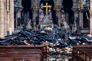 Notre Dame'daki yangın 23 dakika sonra fark edildi!