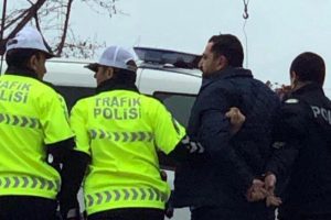 Ters kelepçeyle gözaltına alınan esnafa emniyet müdüründen ziyaret