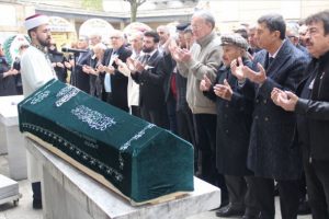 Sanatçı Yaşar Özel son yolculuğuna uğurlandı