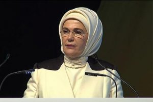 Emine Erdoğan'a ''Fark Yaratan'' ödülü verildi