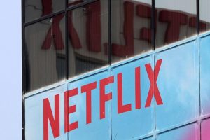 Merakla beklenen 2 dizinin Netflix takvimi belli oldu