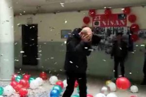 Sevgi seliyle karşılanan öğretmen o anları anlattı