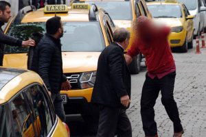 Sokak ortasında komşu kavgası! Bu hale getirdi