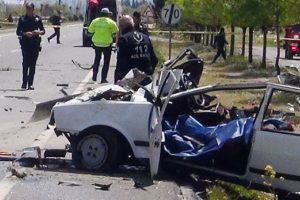 3 araç birbirine girdi! Beton mikseri ağaçlara çarparak durabildi
