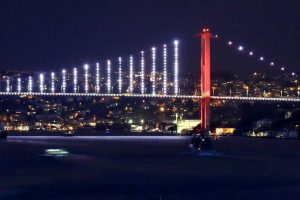 İngiliz savaş gemisi İstanbul Boğazı'ndan geçti