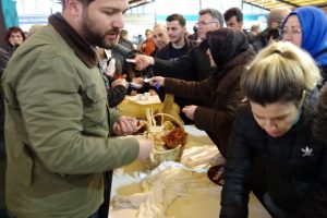 Bursa'da yerli tohum almak için birbirleriyle yarıştılar