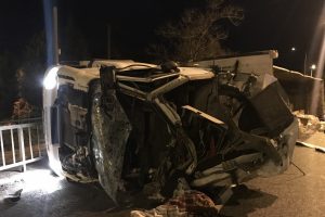 Bursa'da Tır devrildi tonlarca zeytinyağı yola saçıldı