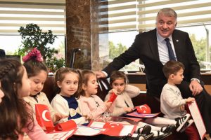 Çocuklardan THY'ye ziyaret