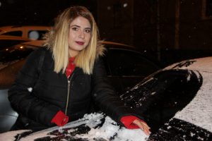 Erzurum'da kar yağışı kent merkezini beyaza bürüdü