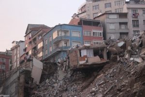 Kağıthane'deki enkaz gün ağarınca ortaya çıktı