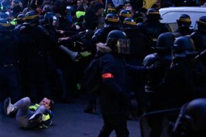 'Polis saldırılara orantılı şekilde yanıt veriyor'