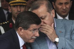 ''Davutoğlu resmen Erdoğan'a rakip oldu''
