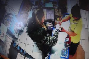 Tırnakçı kadınlar kameradan kaçamadı
