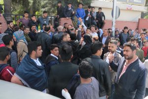 Kapatılan okulları için eylem yaptılar
