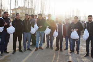 Asker adayları 'azık torbası'yla uğurlandı
