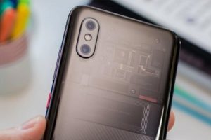 Xiaomi'den ekrandan ayrı çentik tasarımı!