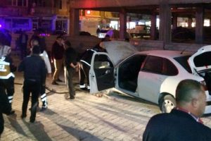 Otomobil seyir halindeyken alev aldı