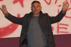 Yalnız kaldığı evde kendisini iple tavana astı!