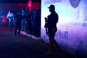 1300 göçmen mülteci merkezinden kaçtı