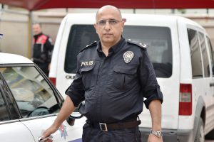 2 puan düşük not aldığı için emekli edilen müdür görevine iade edildi