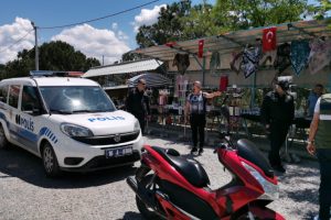 Bursa'da cami yanında sigara içen kadına imam tepki gösterdi