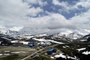 Bursa Uludağ'da karla kaplı bahar güzelliği havadan görüntülendi