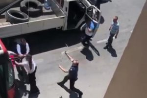 İzmir'de yol kavgası kamerada