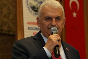 Yıldırım'dan İstanbullulara suda ve öğrenci akbilinde indirim vaadi
