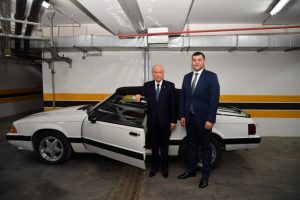 Bahçeli, Mustang'ini Ersoy'a hediye etti