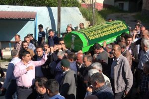 Üniversiteli genç kız memleketinde toprağa verildi