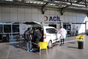 İş adamı hareket halindeki otomobilde kafasına sıktı