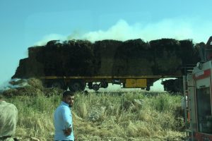 Balya yüklü TIR seyir halinde yandı
