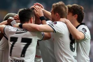 Beşiktaş, Alanyaspor'u 2 golle geçti!