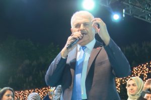 Binali Yıldırım, Sultangazi'de seçmen buluşmasında konuştu