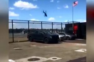 New York'ta helikopter nehre düştü
