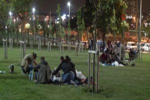 Kapalı mekanları tercih etmeyenler sahile akın etti