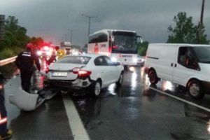 Zincirleme trafik kazası! Yaralılar var