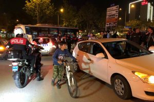 Bursa'da sokak arasında başlayan kovalamaca kazayla bitti